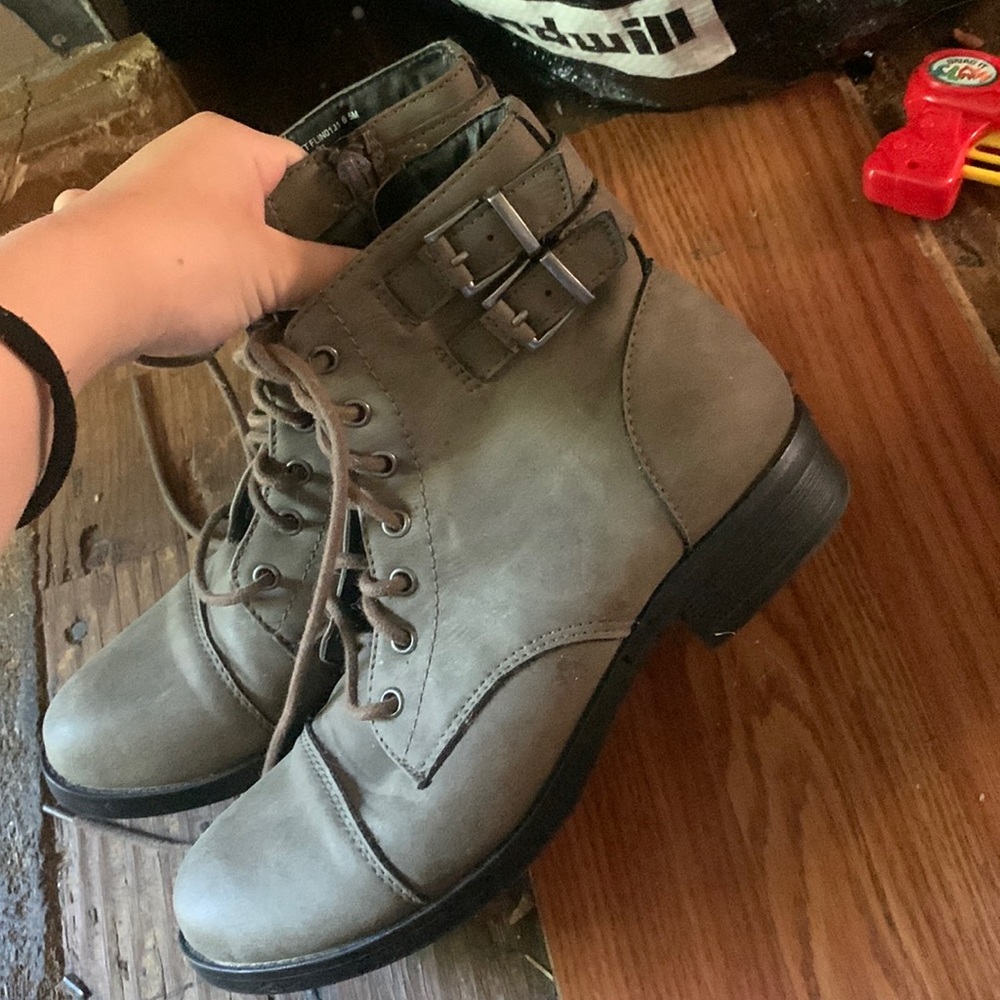 Brown boots good condition